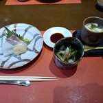 274268536 - 刺身(ヒラメ、ホタテ、カンパチ)、おひたし、茶碗蒸し