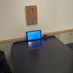 松葉温泉 滝の湯 - テーブル席は半個室