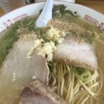 江ちゃんラーメン - クラッシュしてゴマ