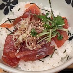 だし茶漬け+肉うどん えん - だし茶漬け＋肉うどん えん コレド日本橋店 ごはん小盛りの漬け鮪の漁師風