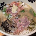 だし茶漬け+肉うどん えん - だし茶漬け＋肉うどん えん コレド日本橋店 だし茶漬けにわさびを投入