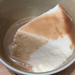 だし茶漬け+肉うどん えん - だし茶漬け＋肉うどん えん コレド日本橋店 だし茶漬けに付く豆腐の胡麻ソース掛け