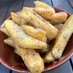 珊瑚礁 本店 - アンチョビポテト　食べ出したら止まらない。でも、これだけでお腹いっぱいになりがちです