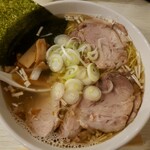 マツヨシ大飯店 - （※写真5）塩ラーメン（エビ油　並盛）（真上から）