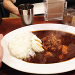 辛激屋 - 辛さは選ぶことはできませんが、一番辛いカレーは黒カレーです。黒カレー＋ゆで卵トッピング。
            ご飯の量は普通でもなかなか多めです。
            