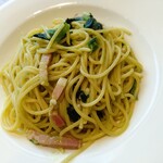 イタリアン・トマト カフェジュニア - 料理写真:ベーコンとほうれん草クリームソース