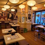 金陵本店 - １階は、ワイワイガヤガヤ居酒屋さん