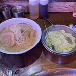 ラーメンの店 ホープ軒 - 好きなだけいただける小口ねぎ。珍しいですよね。