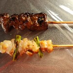 日本一 - 料理写真:レバー串タレ(124円)　ももアスパラ串塩(138円)