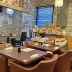 しなの珈琲店 - 奥にも色々な商品が並んでいます。