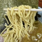 秀吉家 - 麺をリフトアップ