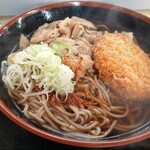 駅そば そば・うどん八起家 - ネギを乗せて