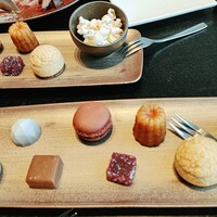 DINING & BAR TABLE 9 TOKYO - 