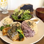 8+8Cafe - ランチプレート／サバのハニーマスタード炒め