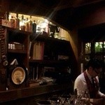 バーやまざき - 伝統ある店内