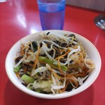 家系総本山 吉村家 - 女房の麺少なめの代わりの野菜畑♪