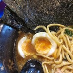 家系総本山 吉村家 - 10円卵♪ぱっかーん♪