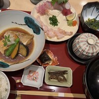 対馬のどぐろとイカ活き造り 博多 魚蔵 都ホテル店 - 