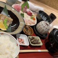 対馬のどぐろとイカ活き造り 博多 魚蔵 都ホテル店 - 