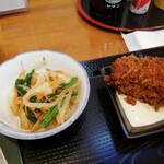 丼屋 さかぐち - 高田パスでいただいたデカいカキフライと小鉢