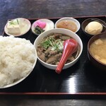 一本杉 - もつ煮定食ライス大（800円）