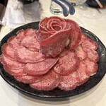 ホルモン家族 かつら - 極上牛たん塩　薄切り