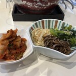 ホルモン家族 かつら - キムチとナムル