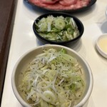 ホルモン家族 かつら - 薬味のいちおし青唐辛子とねぎにんにく