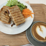 サンドイッチとコーヒー アンペア - 