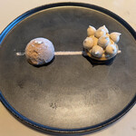 レストラン Chef's Theatre - デザートの松ぼっくりのメレンゲと栗のアイスクリーム