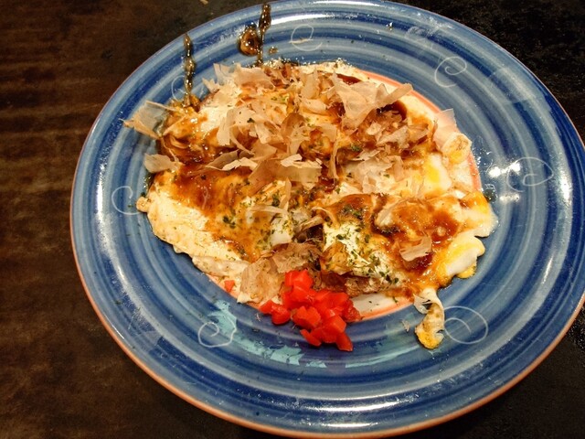 もんじゃ 東京駅構内に「もんじゃ焼き」初出店！グランスタ八重北の黒塀横丁に