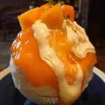 ヱビス珈琲 - かき氷 柿タタン 1,350円✨店内が暖かいので どんどん溶けます汗  濃厚な柿、マスカルポーネに生クリーム、中にはキャラメルシロップも♡