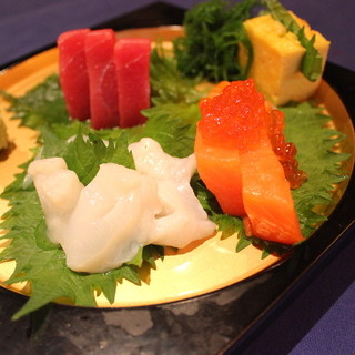 旬魚などの季節の味覚や、“A5飛騨牛”など厳選食材が味わえる