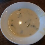 レストラン ヴァロリス - キャベツと青菜の米入りクリームスープ