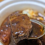 松屋 - 牛肉しっかり。大きめな人参も甘みを感じます。