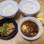 松屋 - シチューが溢れない器とか、豚丼の具材とご飯をセパレート出来るとか考えられてます。