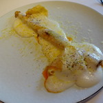 ピ・グレコ - フランス　ブルゴーニュ仔牛のラビオリ
      北海道ホワイトアスパラ、カルボナーラ仕立て