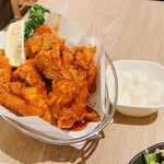 新大久保韓国横丁 チキン屋 - ヤンニョンチキン
