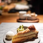 Metis - マロンタルト 焼き立てミルフィーユ ピスタチオロール