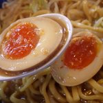 野菜が美味しい鶏豚ラーメン まる重 - サービスで「ただ」でもらえる味玉です！！