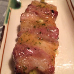 焼鳥 ベクトル - 岩中豚ガーリックバター 180円。