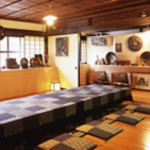 門前茶寮彌生座 - ２階ミニ博物館は木彫を見ながらお食事も