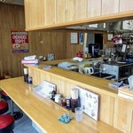 らーめん厨房 萬喜 - 店内ｶｳﾝﾀｰ席