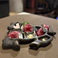 馬刺しと焼き鳥 グルマン三年坂 - 