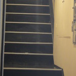 鮨 ほしやま - 階段を上がります。