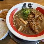 徳島ラーメン人生 - 徳島ラーメン肉増し（税込1,180円）。無料券もあったのでライス（小）も付けました。
