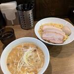 味噌麺処 田坂屋 - 味玉とチャーシュー追加