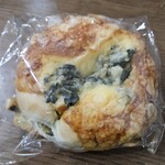 Bake bagel＆sweets - ほうれん草チーズベーグル
