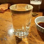 かにや - 「一品辛口(熱燗)」 ＠400