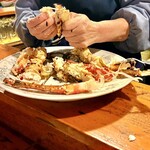 かにや - 蟹の殻剥き達人のおばあちゃんが、無駄なく蟹を剥いて食べさせてくれます♪(笑)